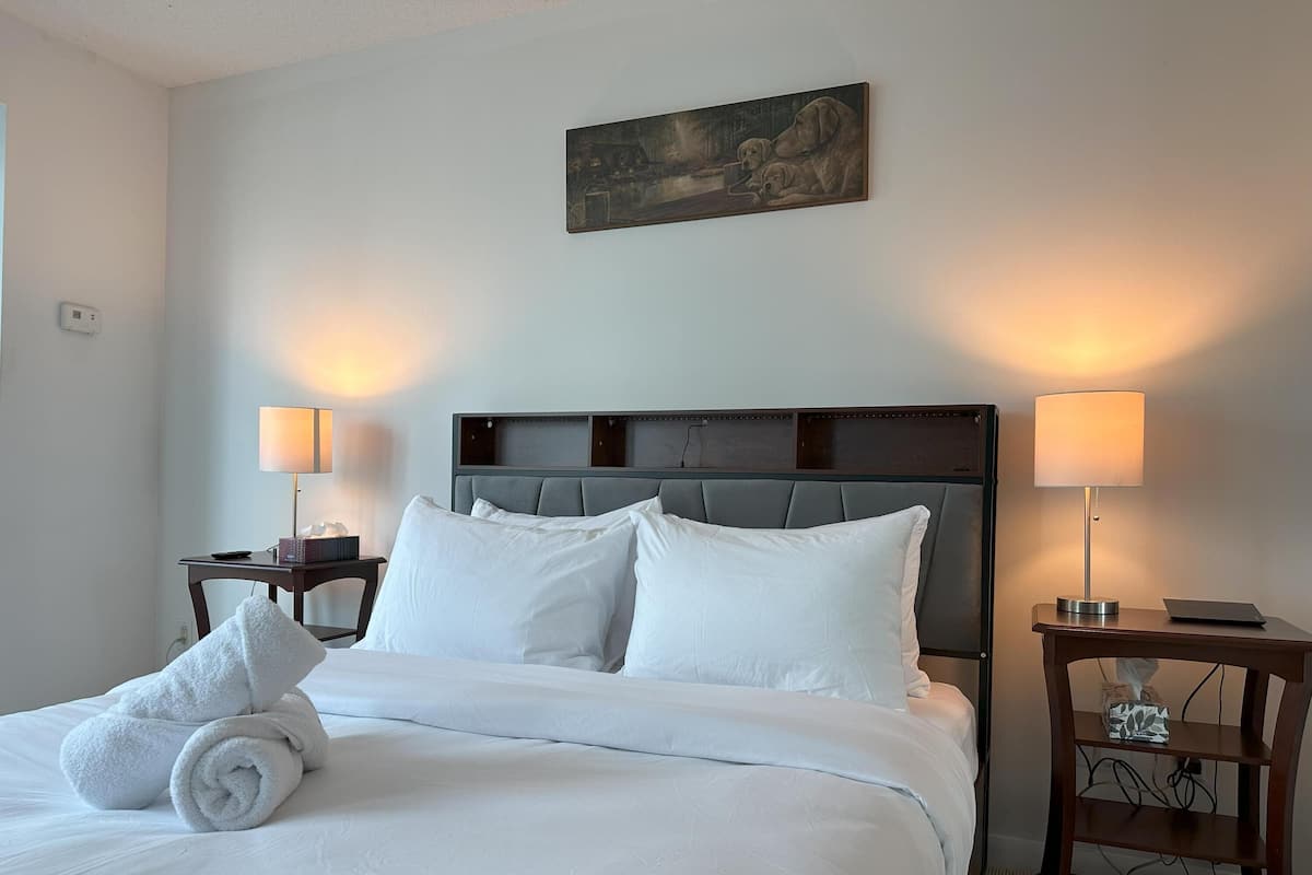 Economy Studio Suite, 1 Queen Bed, Non Smoking | Living area