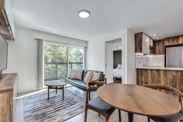 Interior - High-End DT Living | Spacious 2BR + 2 Bath (Vancouver)