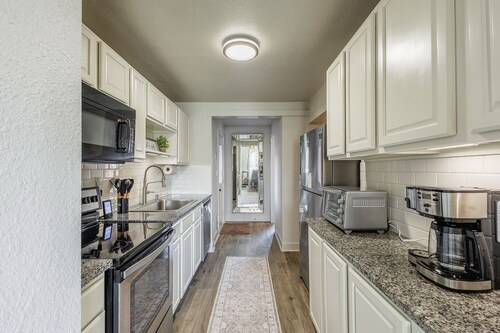 NEW!! Boise Base Camp: 4bd, Arcade, Gym, Dog-Friendly, Near BSU & Downtown