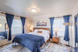 4 bedrooms, desk, iron/ironing board, travel crib