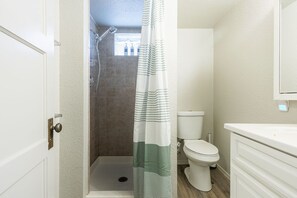 Bathroom - Boise Base Camp: 4bd, Arcade, Gym, Dog-Friendly, Near BSU & Downtown (Boise)