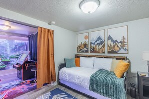 Room - Boise Base Camp: 4bd, Arcade, Gym, Dog-Friendly, Near BSU & Downtown (Boise)