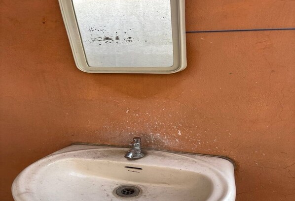 Bathroom - KRISHNA HOME Stay (Hyderabad)