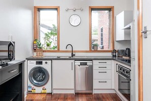 Private kitchen - Esplanade Apartments Seashells (Dunedin)