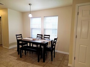 Dining - Spacious 3BR Near AT&T Stadium-Global Life Field-Texas Live!-FIFA WorldCup2026 (Arlington)