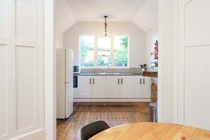 Private kitchen - Esplanade Apartments Wavecaps (Dunedin)