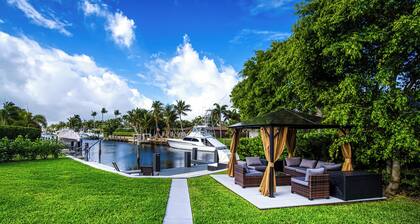 Waterfront!!!! Fantastic 3-bedroom fully renovated villa with POOL and HOT TUB!