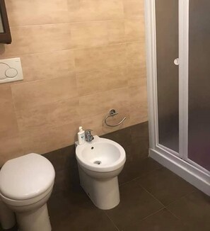 Shower - Casamarea Holiday Home in San Foca (San Foca)