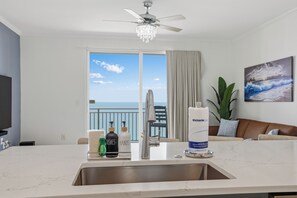 Interior - Splash Resort, 16th floor, Oceanfront, 1BR Sleeps 6, Lazy River & Water Park (Panama City Beach)