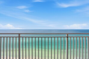 Property grounds - Splash Resort, 16th floor, Oceanfront, 1BR Sleeps 6, Lazy River & Water Park (Panama City Beach)