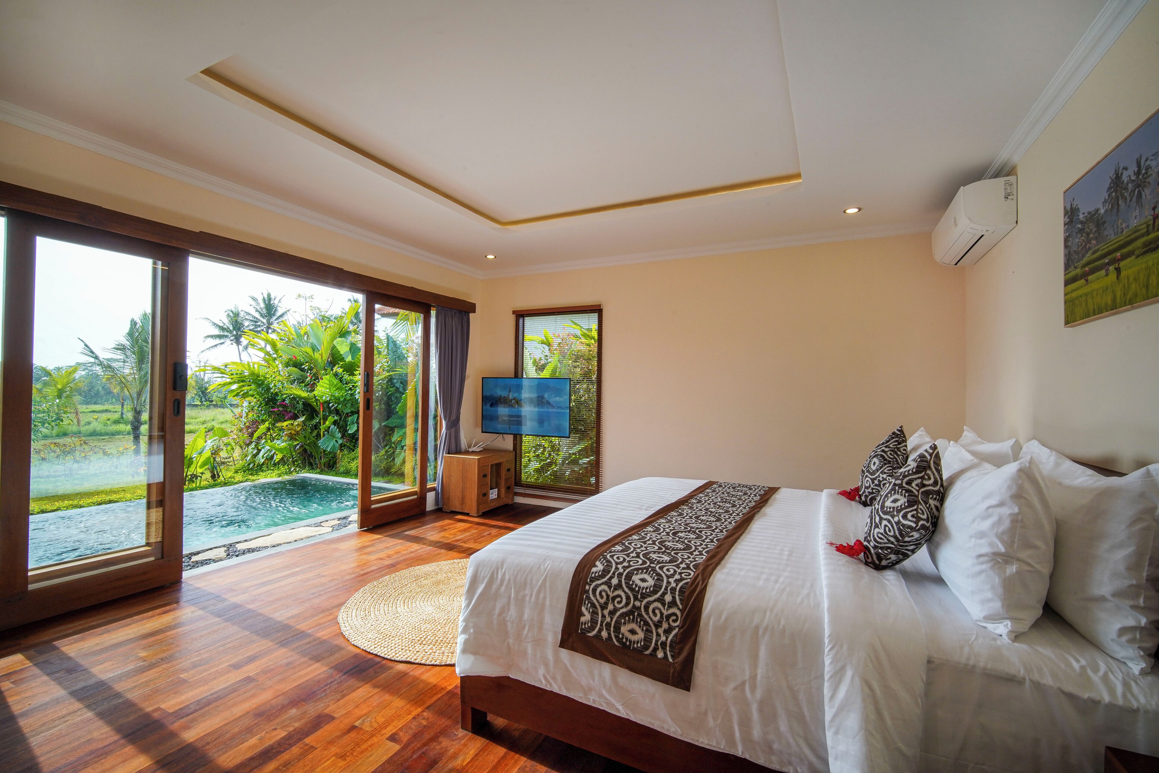 Luxury Villa, Pool View