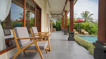 Vila família, vista para a piscina | Terraço/pátio