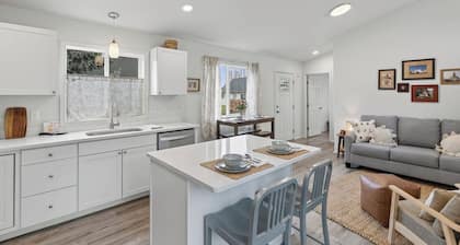 "Kalama Calm" - new, tranquil 2-bedroom house in vibrant Kalama, Washington