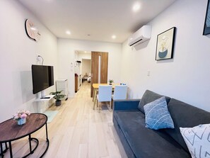 Living area - One minute from Minowa Station, five minutes to Ueno Station on the Hibiya Line, two stations. Convenient living facilities around. (台東区)