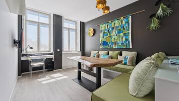 Appartement (Two-Room Apartment)