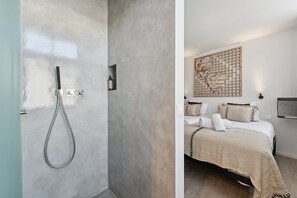 Appartement (Two-Room Apartment)