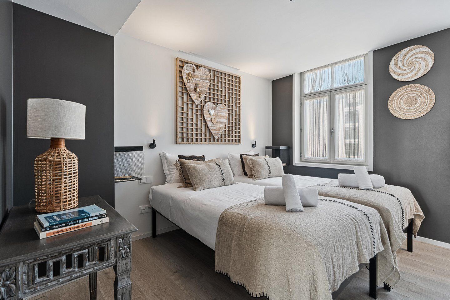 Appartement (Two-Room Apartment)