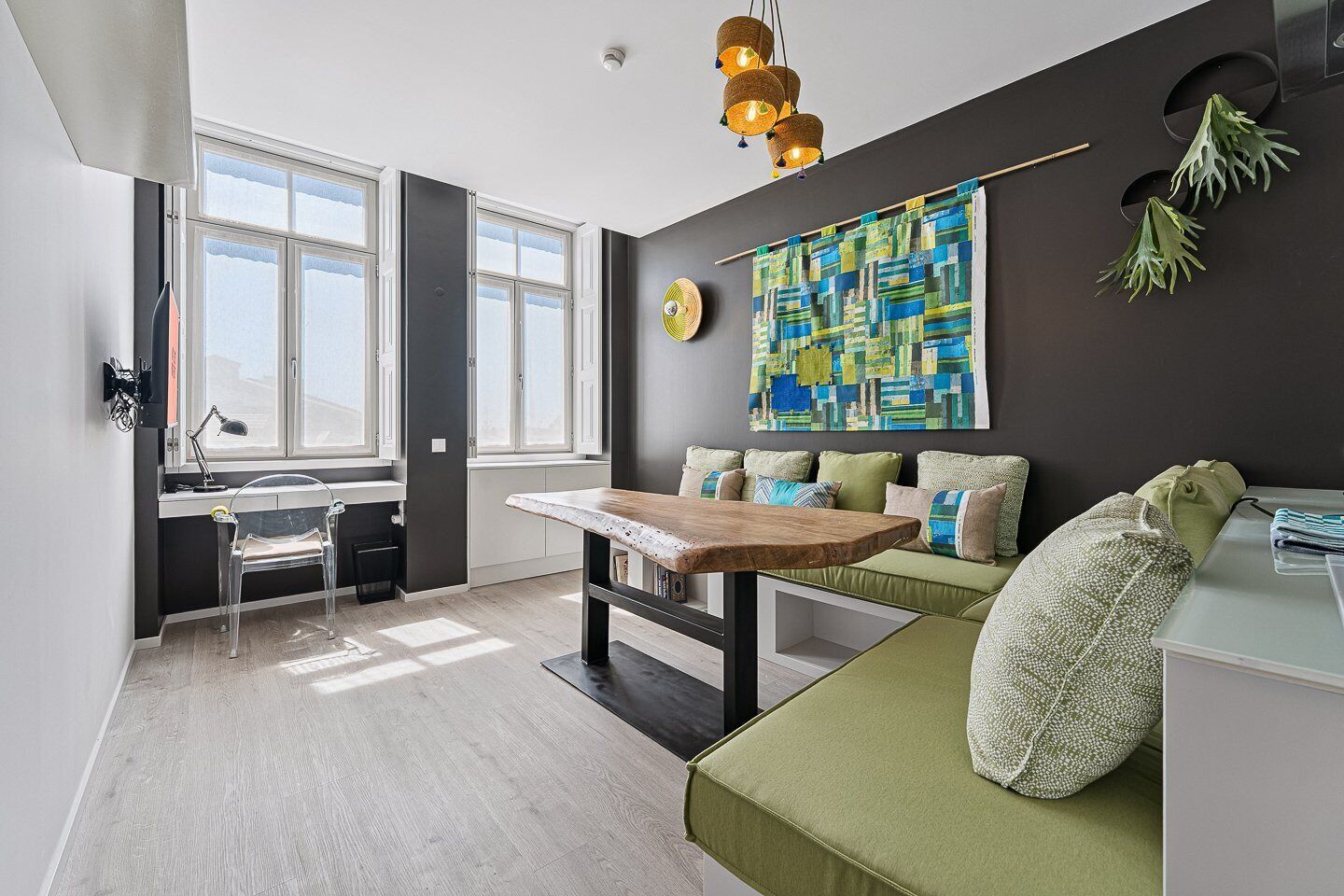 Appartement (Two-Room Apartment) | Extérieur