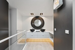 Apartemen (Two-Room Apartment)