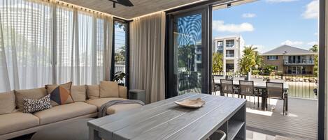 Townhome - balkong - sjöutsikt | Restaurang utomhus