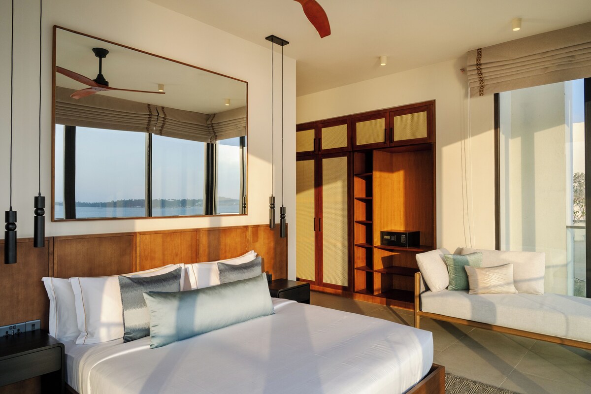 Beach View Three Bed Penthouse | Desk, laptop workspace, iron/ironing board (on request), WiFi (free)