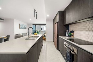 Fridge, microwave, oven, stovetop - Avalon Riverfront Escape in Maroochydore (Maroochydore Region)