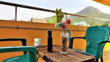 Appartement Deluxe, balcon, vue montagne | Restauration extérieure