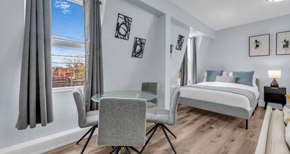 Guestic Hotel at Queen West