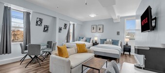 Guestic Hotel at Queen West
