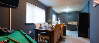 Largest Spacious 5 Bed Home w/ Garden & Games Parking near Hull Uni