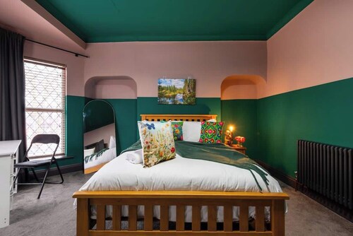 Hope Largest Parking Garden & Games Area Hull 5BR