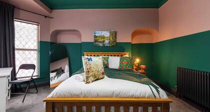 Hope Largest Parking Garden & Games Area Hull 5BR
