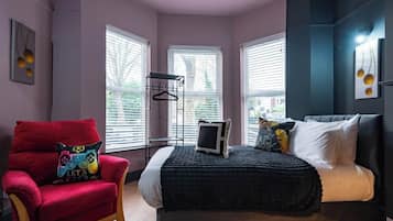 5 bedrooms, iron/ironing board, WiFi (free), bed sheets