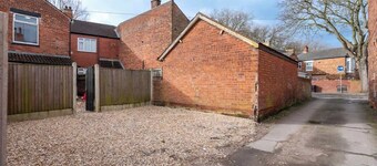 Largest Spacious 5 Bed Home w/ Garden & Games Parking near Hull Uni