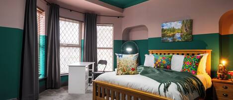 5 bedrooms, iron/ironing board, free WiFi, bed sheets