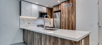 Prime Downtown West End | Quiet 2BR Retreat