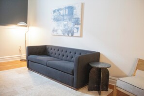 客房, 1 張加大雙人床及 1 張梳化床 | 加床