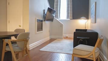 Room, 1 Queen Bed with Sofa bed | Living area