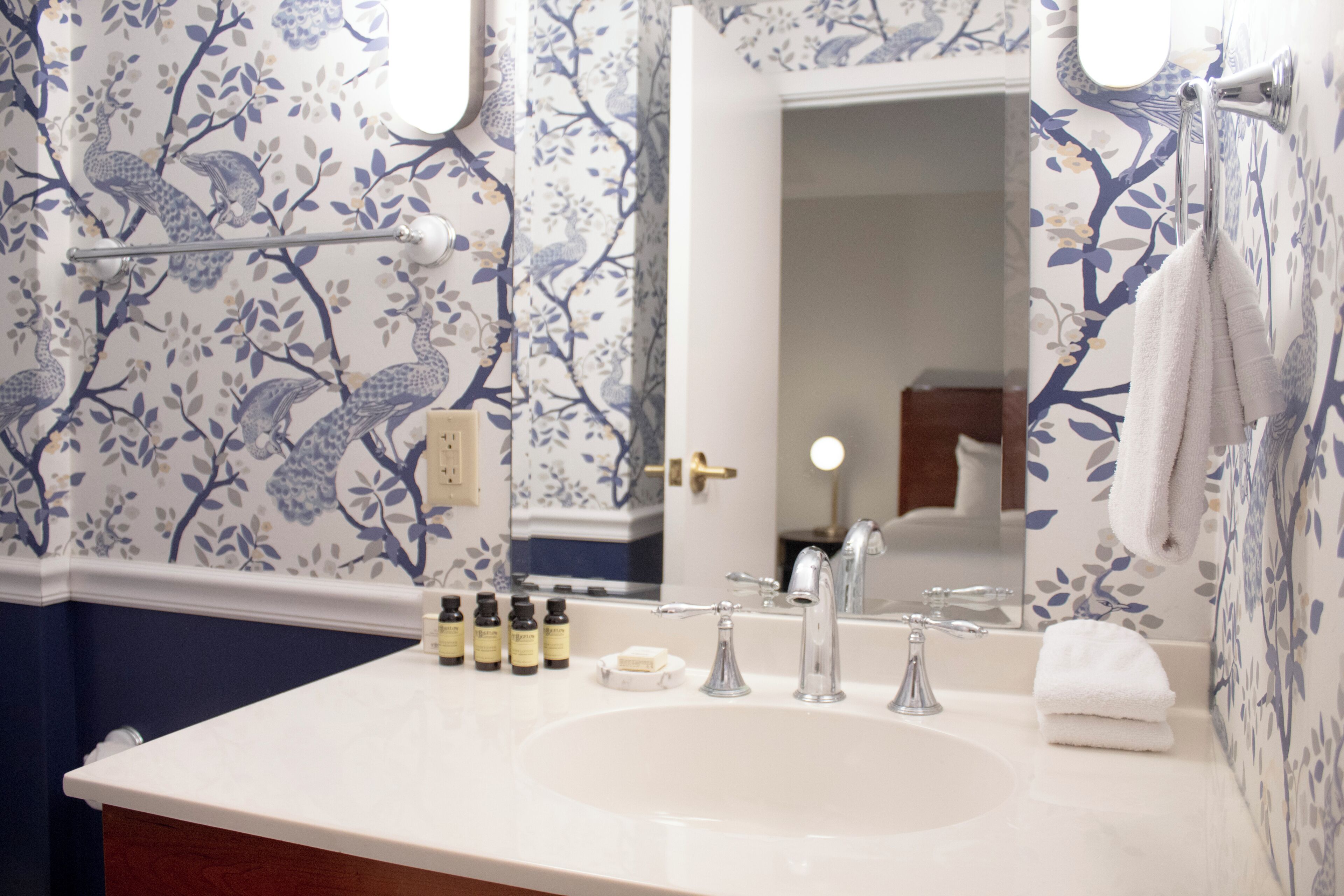 Room, 1 Queen Bed with Sofa bed | Bathroom | Free toiletries, hair dryer, towels, soap