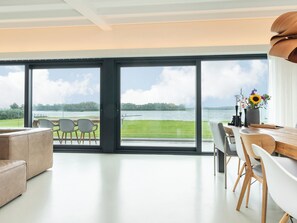 TV - Panoramic villa on Lake Veere (Kamperland)