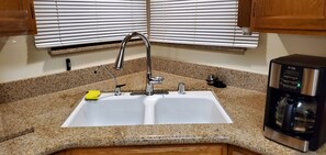 Interior - Spacious 4-bedroom furnished home in lovely South Davis with AC, Washer, Dryer (Davis)