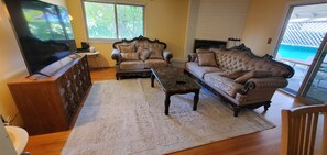 Living area - Spacious 4-bedroom furnished home in lovely South Davis with AC, Washer, Dryer (Davis)