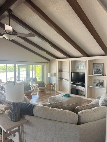 3-bedroom house on the Colorado River with cool AC comfort