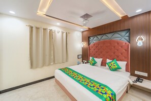 Premium Room with Jacuzzi | Desk, iron/ironing board - Treebo Vistara Gold Ujjain Junction (Ujjain)