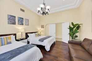 5 bedrooms, desk, iron/ironing board, travel cot - Single-Story 5BR Pool Oasis Near Strip 3 Ensuites (Las Vegas)