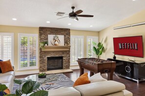 Interior - Single-Story 5BR Pool Oasis Near Strip 3 Ensuites (Las Vegas)
