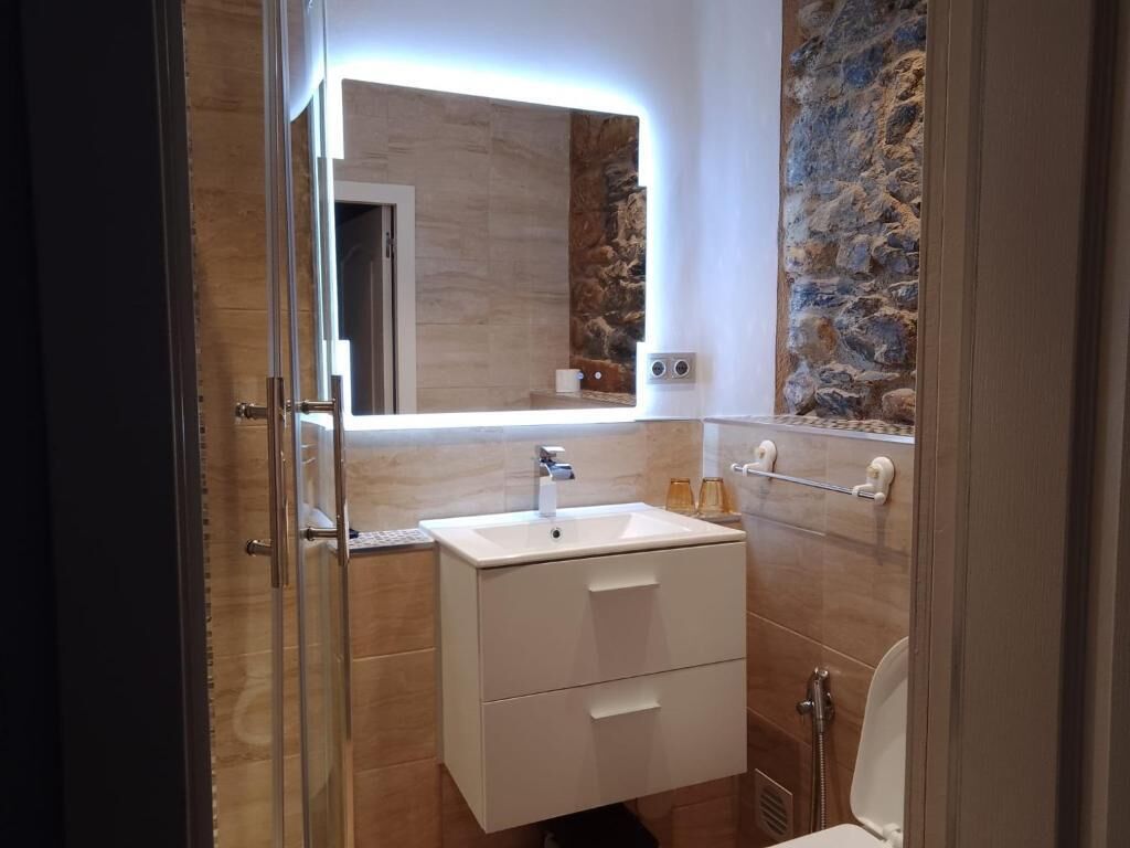 Double or Twin Room, Balcony, City View | Bilik Mandi