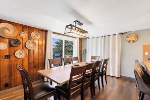 Dining - Up to 10 guest house in welcoming Lake Arrowhead with views (Lake Arrowhead)