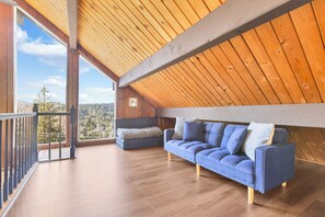 Interior - Up to 10 guest house in welcoming Lake Arrowhead with views (Lake Arrowhead)