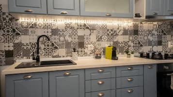 Apartment, Balcony, Courtyard View | Private kitchen